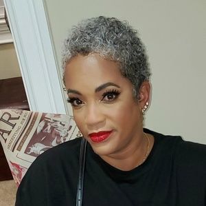 Meet your Posher, Valerie